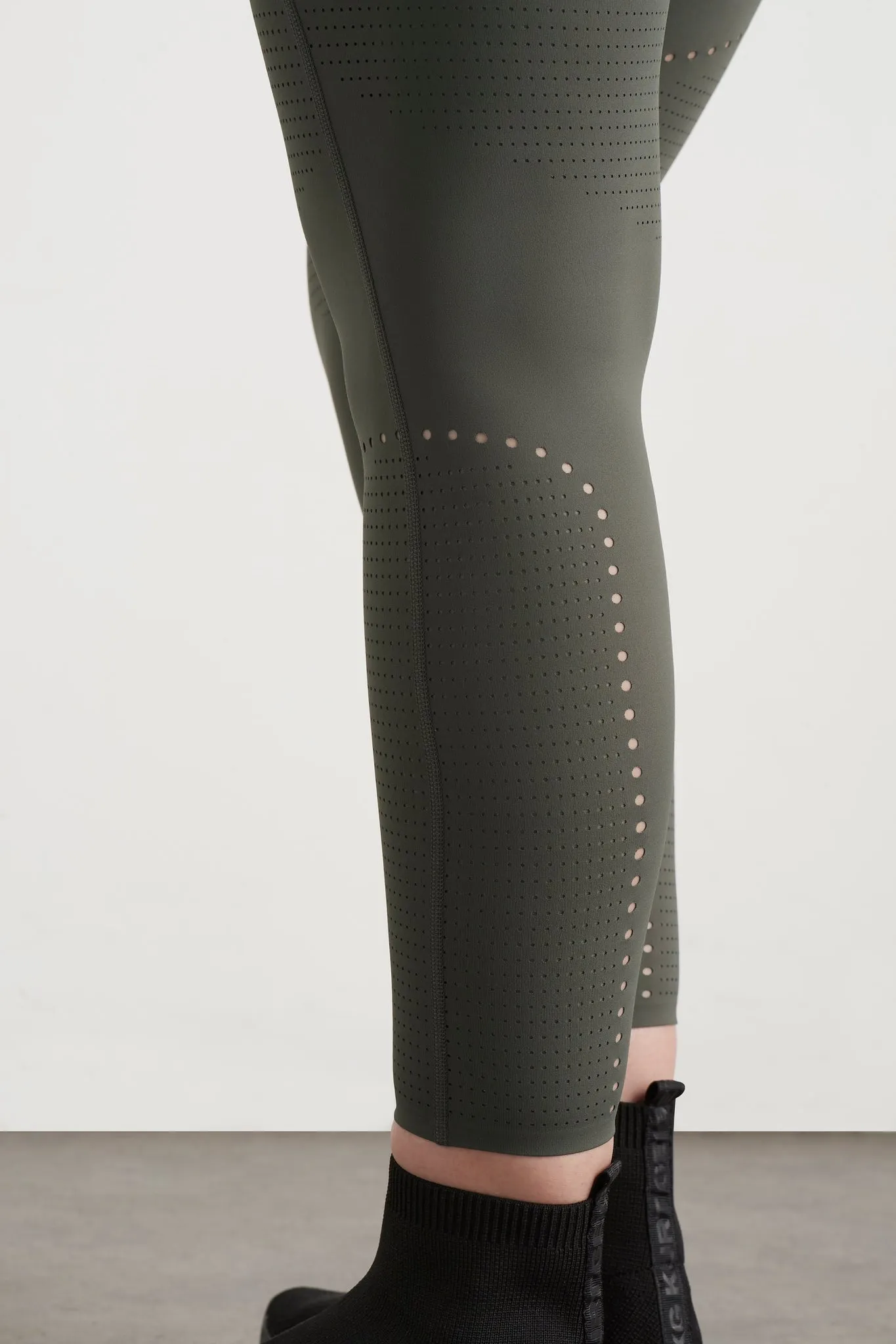 High Rise Perforated 7/8 Legging 227